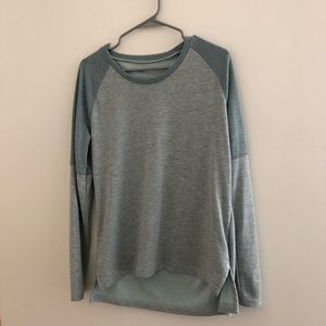 Adidas long sleeve tee sz L